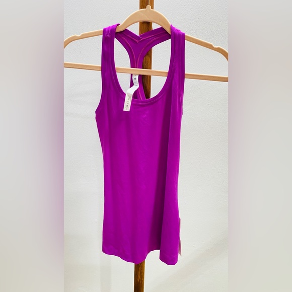 Lululemon Razorback - Brand new with tag - Picture 2 of 3